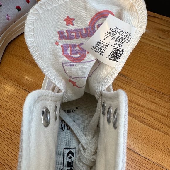 Converse Chuck Taylor White High-Tops with Red and Green Floral Design NEW - Picture 7 of 10